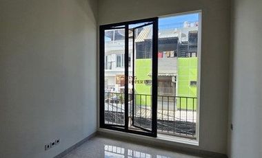 Lokasi strategis! Brand New Modern Minimalis Dijual Rumah Jelambar Kavling Polri 2,5 Lantai Unfurnish Grogol jakarta barat