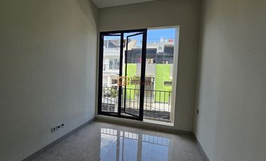 Lokasi strategis! Brand New Modern Minimalis Dijual Rumah Jelambar Kavling Polri 2,5 Lantai Unfurnish Grogol jakarta barat