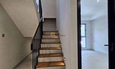 Lokasi strategis! Brand New Modern Minimalis Dijual Rumah Jelambar Kavling Polri 2,5 Lantai Unfurnish Grogol jakarta barat