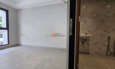 Lokasi strategis! Brand New Modern Minimalis Dijual Rumah Jelambar Kavling Polri 2,5 Lantai Unfurnish Grogol jakarta barat