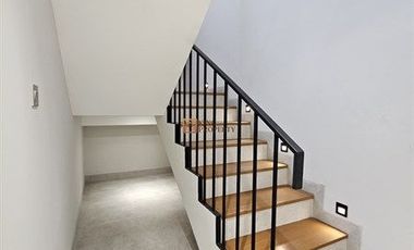 Lokasi strategis! Brand New Modern Minimalis Dijual Rumah Jelambar Kavling Polri 2,5 Lantai Unfurnish Grogol jakarta barat