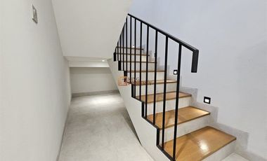 Lokasi strategis! Brand New Modern Minimalis Dijual Rumah Jelambar Kavling Polri 2,5 Lantai Unfurnish Grogol jakarta barat