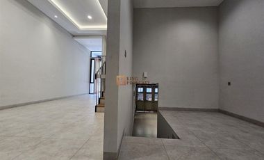 Lokasi strategis! Brand New Modern Minimalis Dijual Rumah Jelambar Kavling Polri 2,5 Lantai Unfurnish Grogol jakarta barat