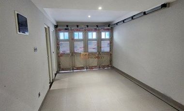 Lokasi strategis! Brand New Modern Minimalis Dijual Rumah Jelambar Kavling Polri 2,5 Lantai Unfurnish Grogol jakarta barat