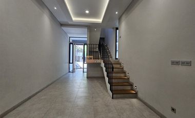 Lokasi strategis! Brand New Modern Minimalis Dijual Rumah Jelambar Kavling Polri 2,5 Lantai Unfurnish Grogol jakarta barat