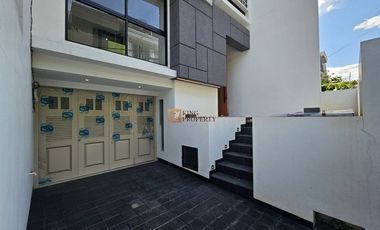 Lokasi strategis! Brand New Modern Minimalis Dijual Rumah Jelambar Kavling Polri 2,5 Lantai Unfurnish Grogol jakarta barat