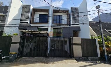 Lokasi strategis! Brand New Modern Minimalis Dijual Rumah Jelambar Kavling Polri 2,5 Lantai Unfurnish Grogol jakarta barat