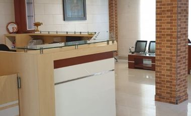 DIJUAL CEPAT – BANGUNAN KANTOR 2 LANTAI (HITUNG HARGA TANAH) – JALAN UTAMA PURA DEMAK, DENPASAR BARA