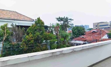 Sewa Rumah Modern di Kebayoran Lama Posisi Hook