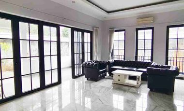 Sewa Rumah Modern di Kebayoran Lama Posisi Hook