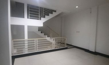 Disewakan Ruko 3.5 Lantai 245m2 + Rooftop Kelapa Gading