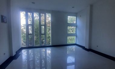 Disewakan Ruko 3.5 Lantai 245m2 + Rooftop Kelapa Gading