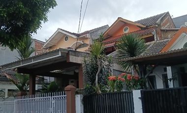 BARANG BAGUS Rumah 4 KAMAR TIDUR dekat Alun-alun Cimahi dijual MURAH