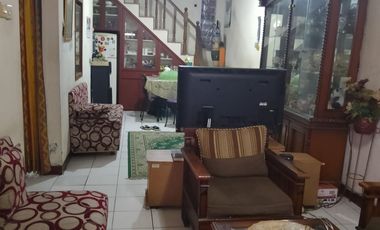 BARANG BAGUS Rumah 4 KAMAR TIDUR dekat Alun-alun Cimahi dijual MURAH