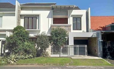 Termurah‼️Rumah 2 Lantai Luas 240m² di Jalan Utama Puri Surya Jaya Gedangan