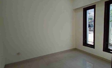 Termurah‼️Rumah 2 Lantai Luas 240m² di Jalan Utama Puri Surya Jaya Gedangan