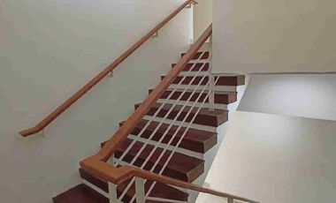 Termurah‼️Rumah 2 Lantai Luas 240m² di Jalan Utama Puri Surya Jaya Gedangan