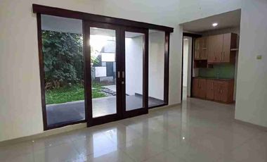 Termurah‼️Rumah 2 Lantai Luas 240m² di Jalan Utama Puri Surya Jaya Gedangan