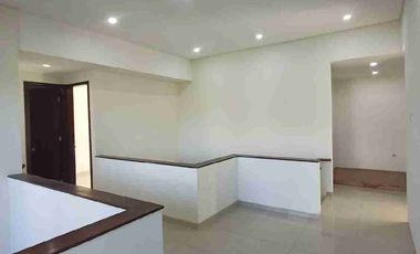 Termurah‼️Rumah 2 Lantai Luas 240m² di Jalan Utama Puri Surya Jaya Gedangan