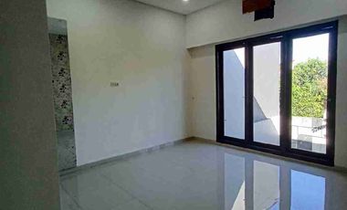 Termurah‼️Rumah 2 Lantai Luas 240m² di Jalan Utama Puri Surya Jaya Gedangan