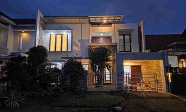 Termurah‼️Rumah 2 Lantai Luas 240m² di Jalan Utama Puri Surya Jaya Gedangan