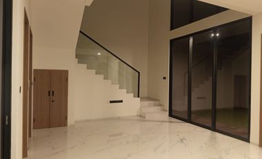 Rumah Baru Mewah Siap Huni di Cluster Hillary Summarecon Bandung