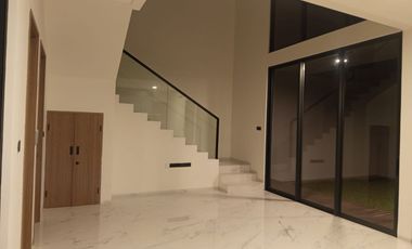 Rumah Baru Mewah Siap Huni di Cluster Hillary Summarecon Bandung