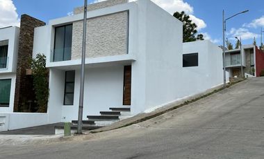 Casa Nueva en Renta – Altozano Morelia | con sala de TV, Vista Panorámica y Esquina junto a Área Verde
