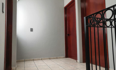 CASA DE 2 NIVELES EN FRACCIONAMIENTO PRIVADO CON 128m2 DE TERRENO