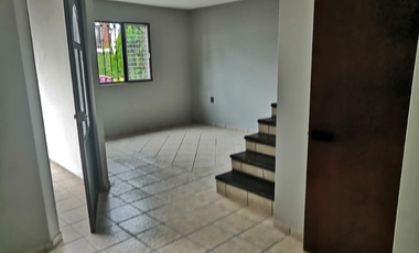 CASA DE 2 NIVELES EN FRACCIONAMIENTO PRIVADO CON 128m2 DE TERRENO