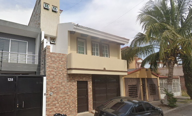 CASA DE 2 NIVELES EN LA FLORESTA, ZAMORA CON 127m2 de TERRENO