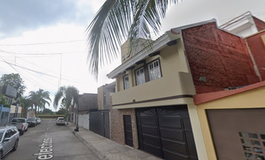 CASA DE 2 NIVELES EN LA FLORESTA, ZAMORA CON 127m2 de TERRENO