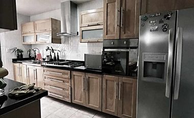 CASA DE 2 NIVELES EN LA FLORESTA, ZAMORA CON 127m2 de TERRENO