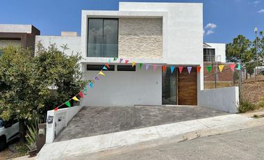 Casa Nueva en Renta – Altozano Morelia | Vista Panorámica y junto a Área Verde
