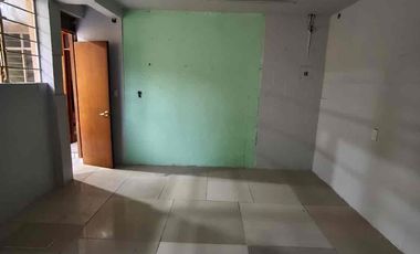 Casa en renta con local comercial