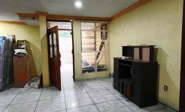 Casa en renta con local comercial