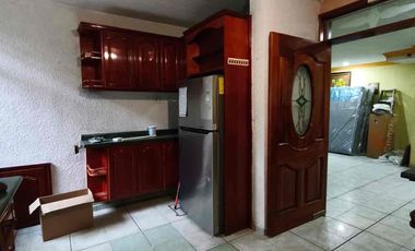 Casa en renta con local comercial
