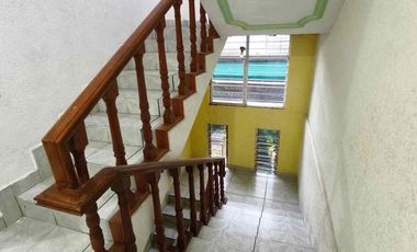 Casa en renta con local comercial