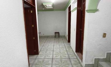 Casa en renta con local comercial