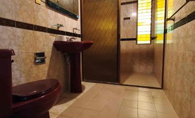 Casa en renta con local comercial