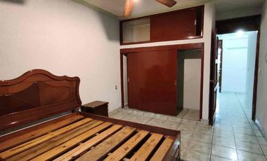 Casa en renta con local comercial