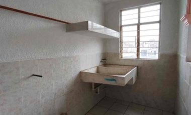 Casa en renta con local comercial