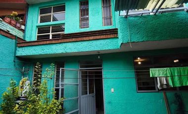 Casa en renta con local comercial