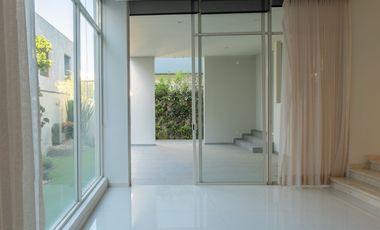 Residencia de lujo en Venta en Puerta Las Lomas, 6 habitaciones, 6 autos, cuarto de servicio, con casa club.