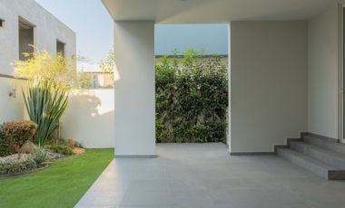 Residencia de lujo en Venta en Puerta Las Lomas, 6 habitaciones, 6 autos, cuarto de servicio, con casa club.