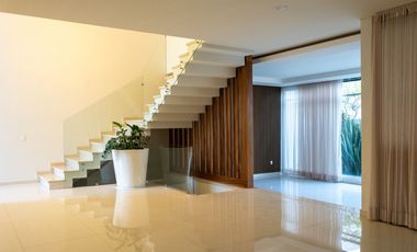 Residencia de lujo en Venta en Puerta Las Lomas, 6 habitaciones, 6 autos, cuarto de servicio, con casa club.