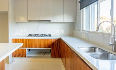 Residencia de lujo en Venta en Puerta Las Lomas, 6 habitaciones, 6 autos, cuarto de servicio, con casa club.