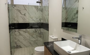 Residencia de lujo en Venta en Puerta Las Lomas, 6 habitaciones, 6 autos, cuarto de servicio, con casa club.