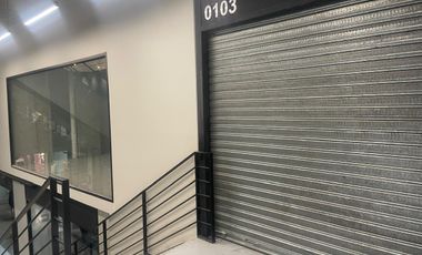 ARRIENDO Local comercial de 67,97m2, Centro Comercial. Metro Los Leones