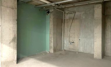 ARRIENDO Local comercial de 67,97m2, Centro Comercial. Metro Los Leones